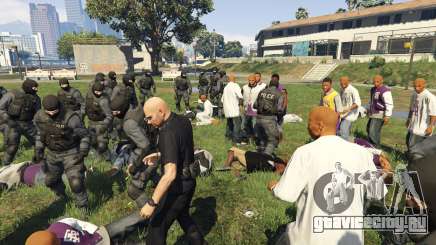 30 SWAT VS 60 Gangsters 1.0 для GTA 5